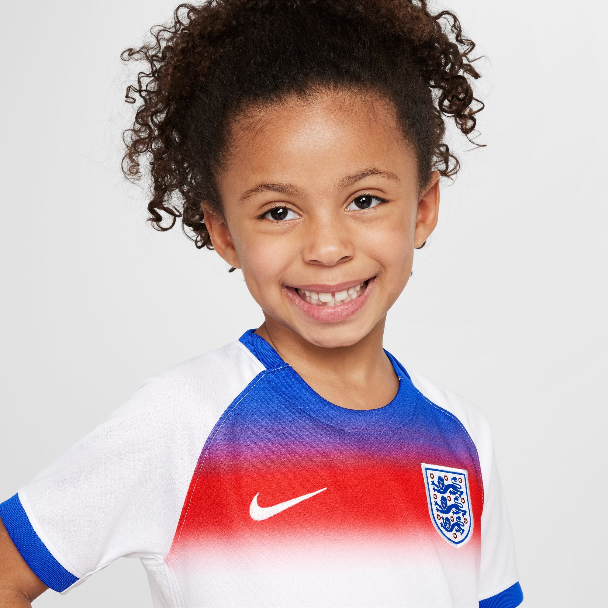 England 2025/26 Stadium Home Little Kids' Nike Soccer Replica 3-Piece Kit