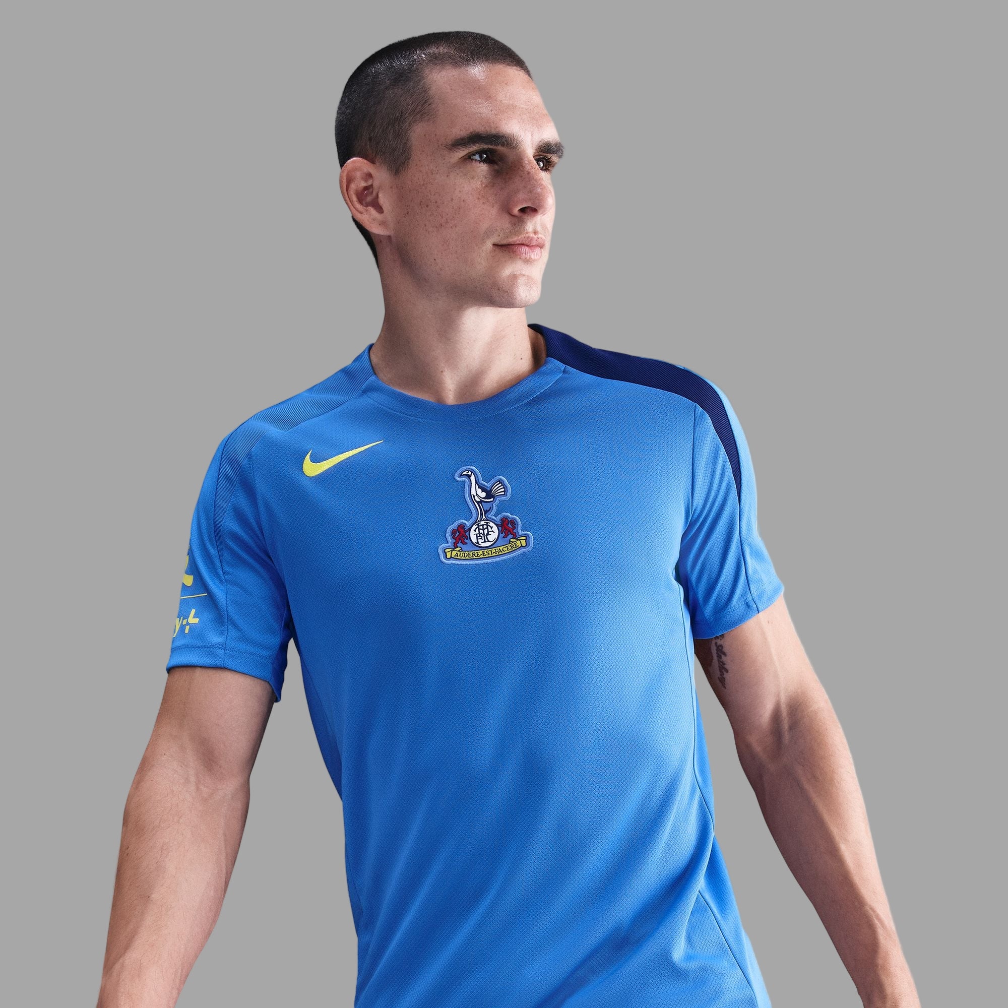 Tottenham Hotspur Strike Third Straight Fit Nike Dri-FIT Total 90 Soccer Short-Sleeve