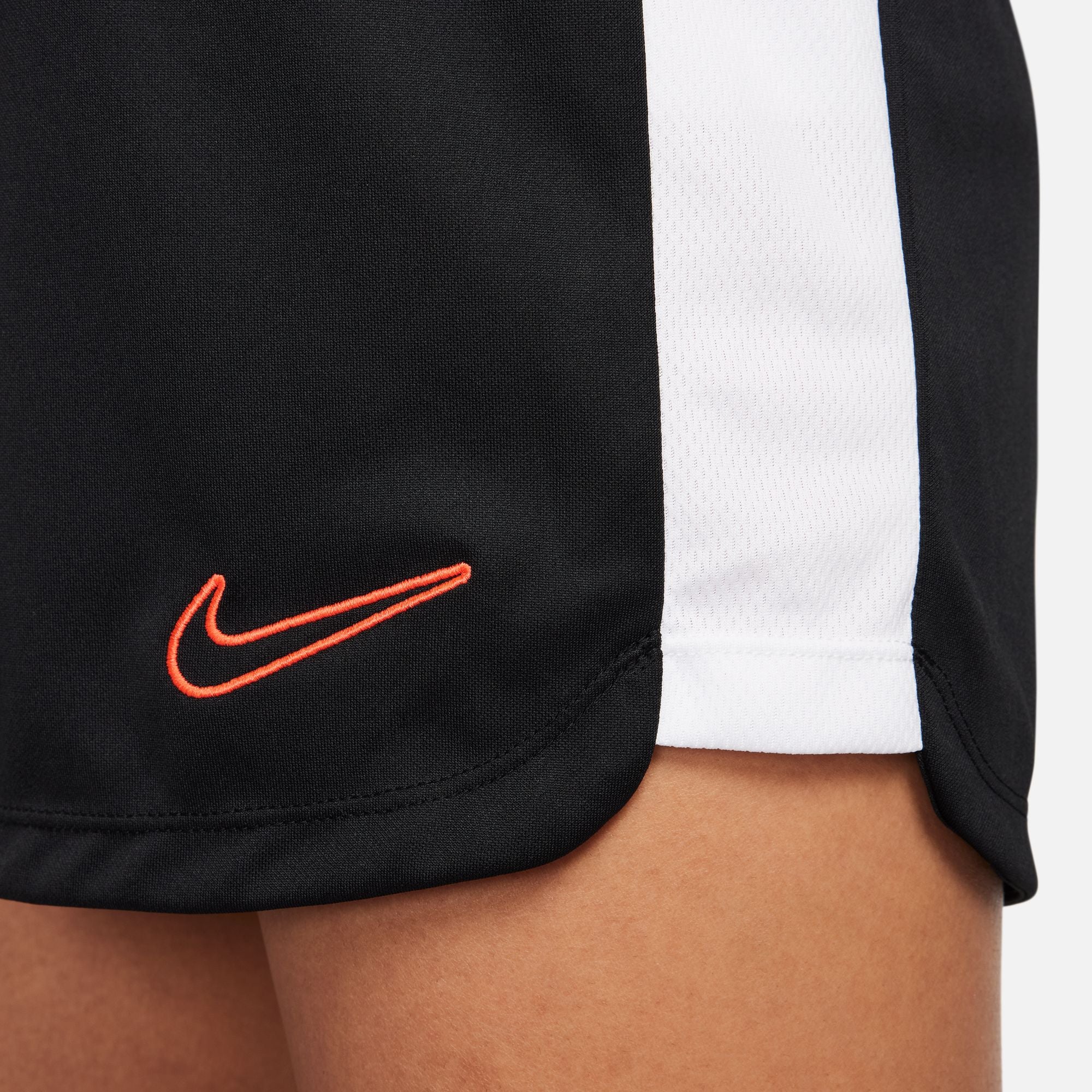 Nike Dri-FIT Academy 23 Pantalón corto de fútbol para mujer 